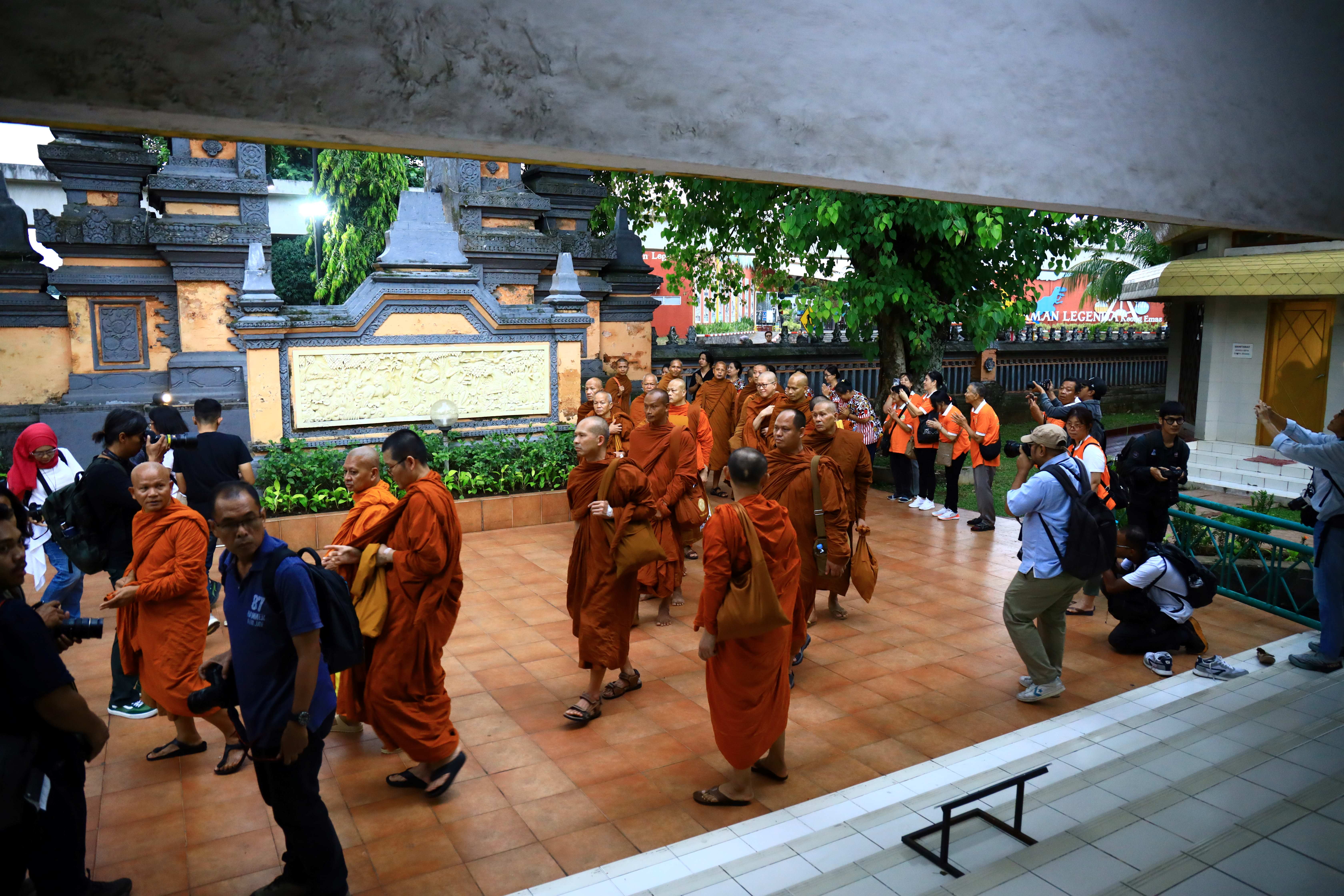 KEBAKTIAN BERSAMA DI VIHARA BUDDHA ARYA DWIPA ARAMA (9) KEBAKTIAN BERSAMA DI VIHARA BUDDHA ARYA DWIPA ARAMA (9)